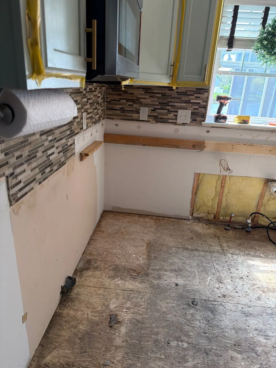 Containment setup for mold remediation in Holiday Hills home